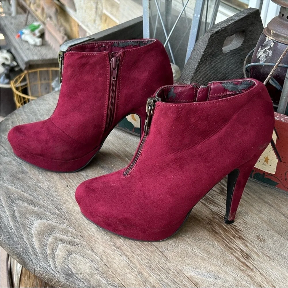 G by Guess Zip Front Heeled‎ Booties